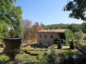 EXCEPTIONAL ESTATE IN PROVENCE 19